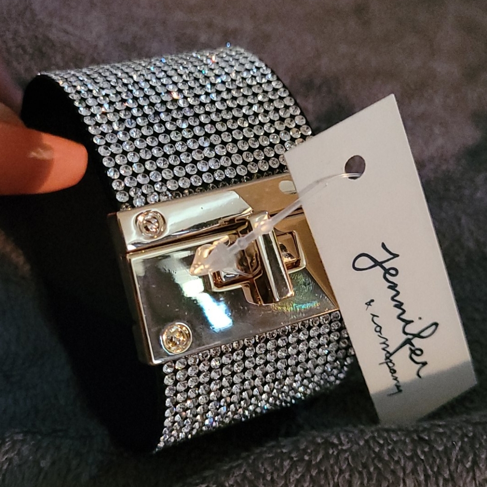 Rhinestone-covered turnlock bracelet